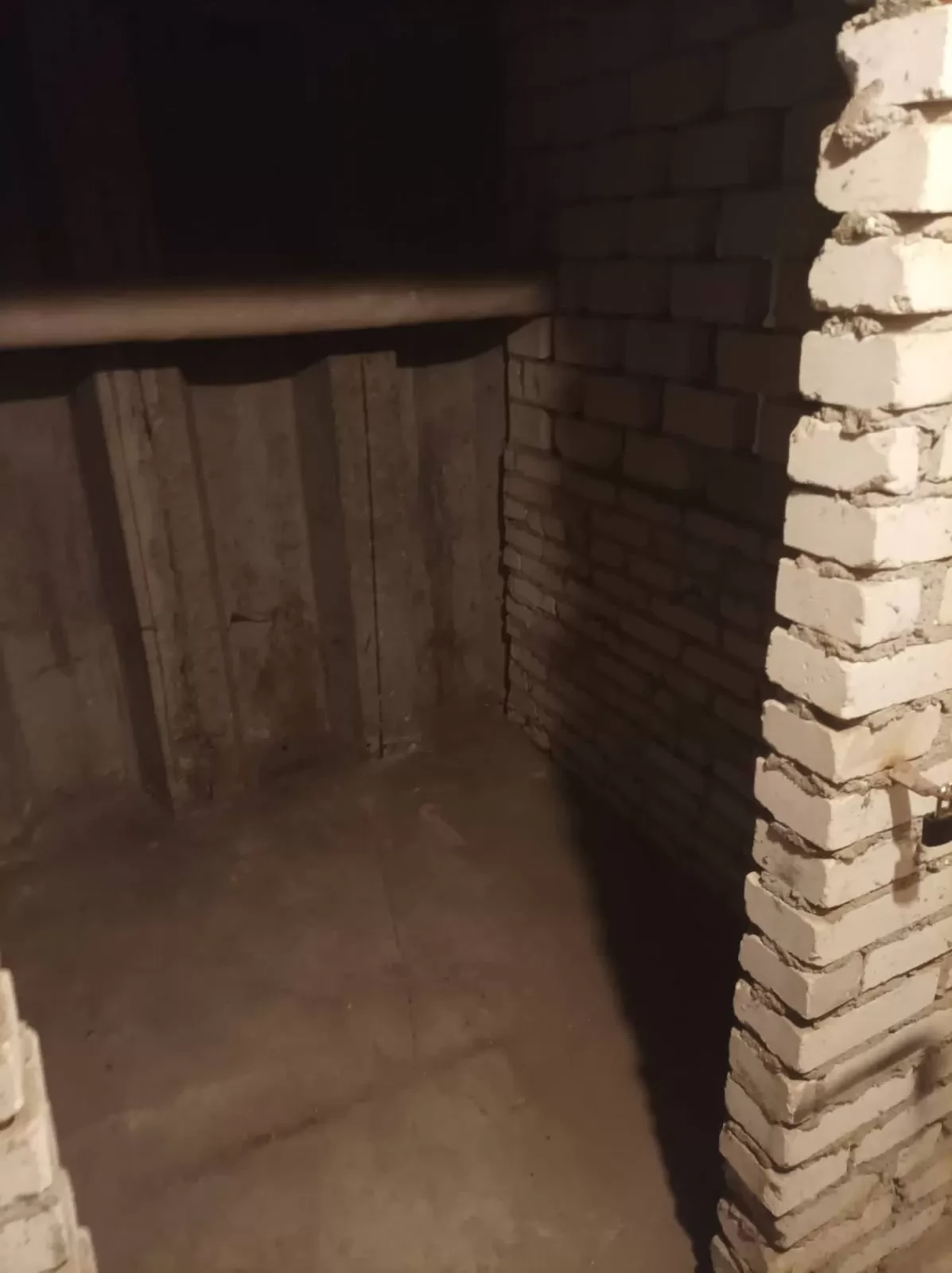 Warszawa - opróżnianie piwnicy