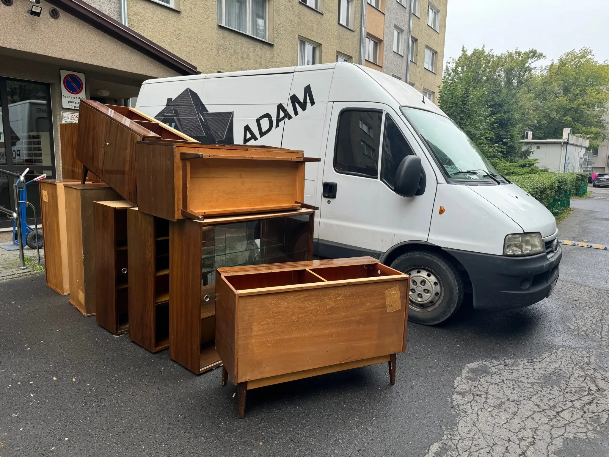 wywoz-mebli-w-warszawie-2048x1536
